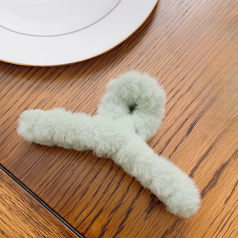 FURRY HAIR CLAW