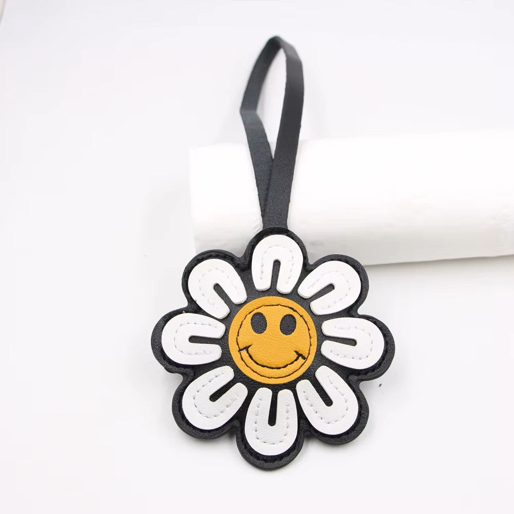 SMILEY DAISY CHARM