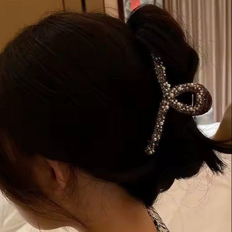 PEARL RESIN HAIR CLAW