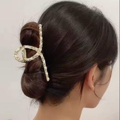 RIBBON CHAIN HAIR CLAW