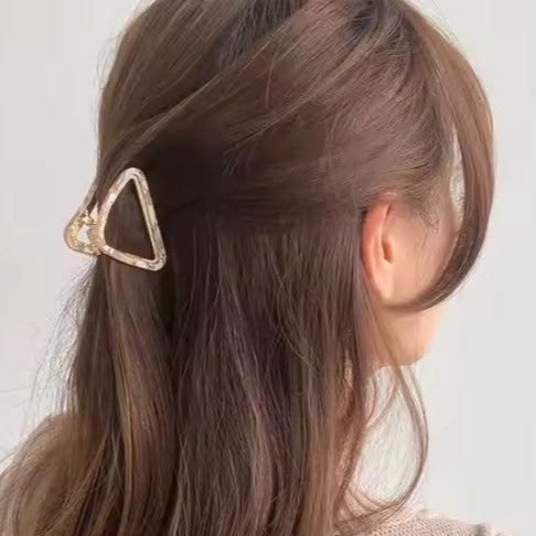 TRIANGLE HAIR CLAW