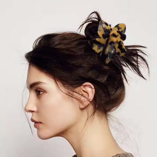 ACETATE FLOWER HAIR CLAW