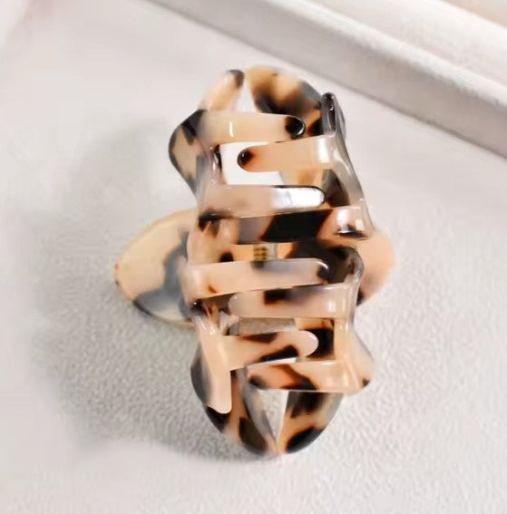ACETATE FLOWER HAIR CLAW