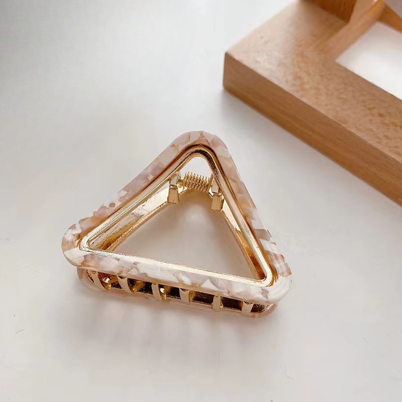 TRIANGLE HAIR CLAW