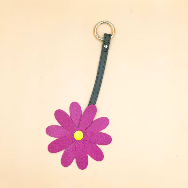 SWEET DAISY FLOWER KEYCHAIN