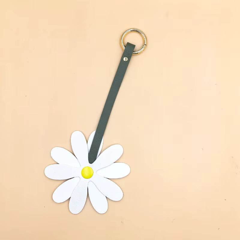 SWEET DAISY FLOWER KEYCHAIN