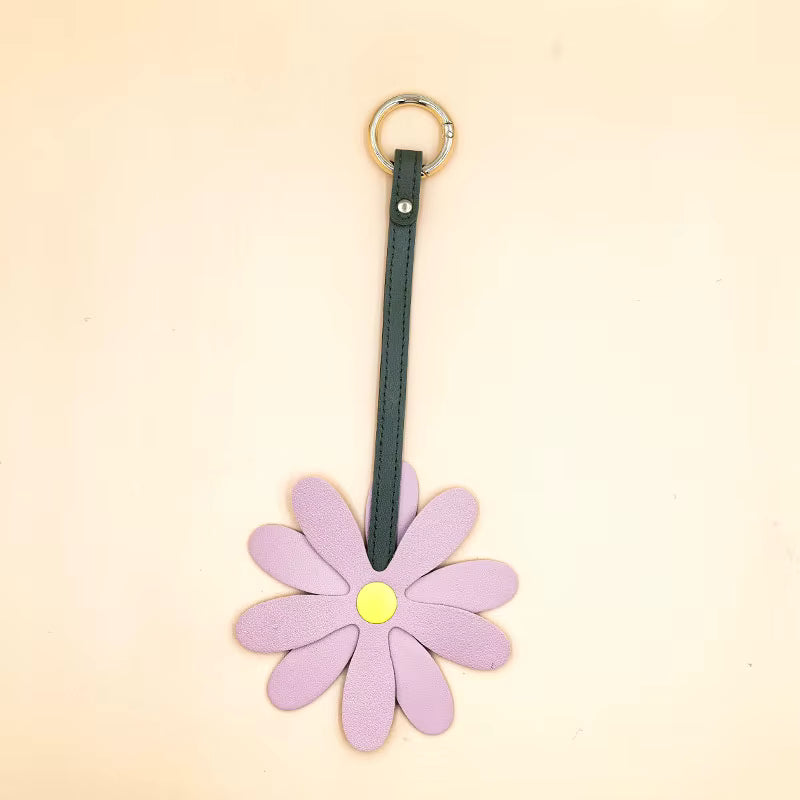 SWEET DAISY FLOWER KEYCHAIN