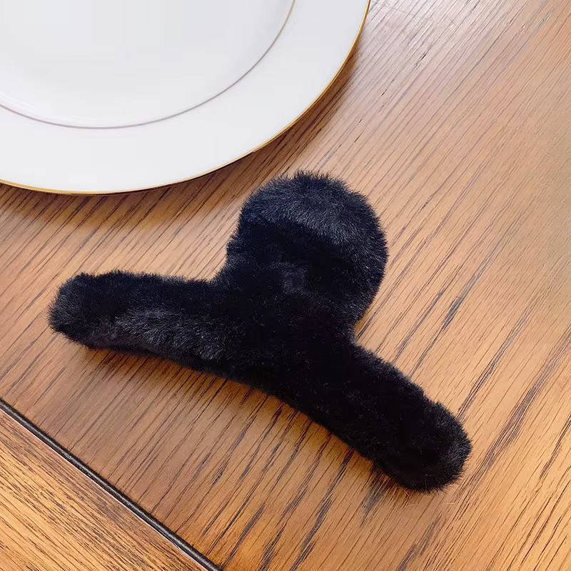 FURRY HAIR CLAW